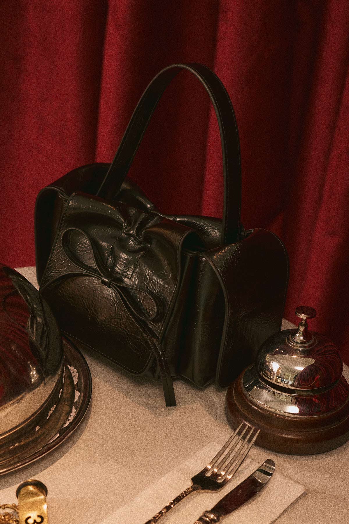 LYRA BOW BAG IN BLACK