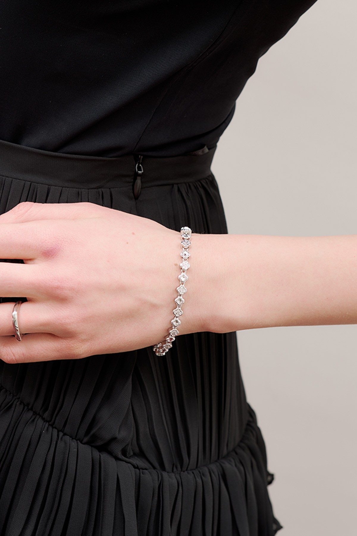 KÜÇÜK YONCA DETAYLI BİLEKLİK GÜMÜŞ