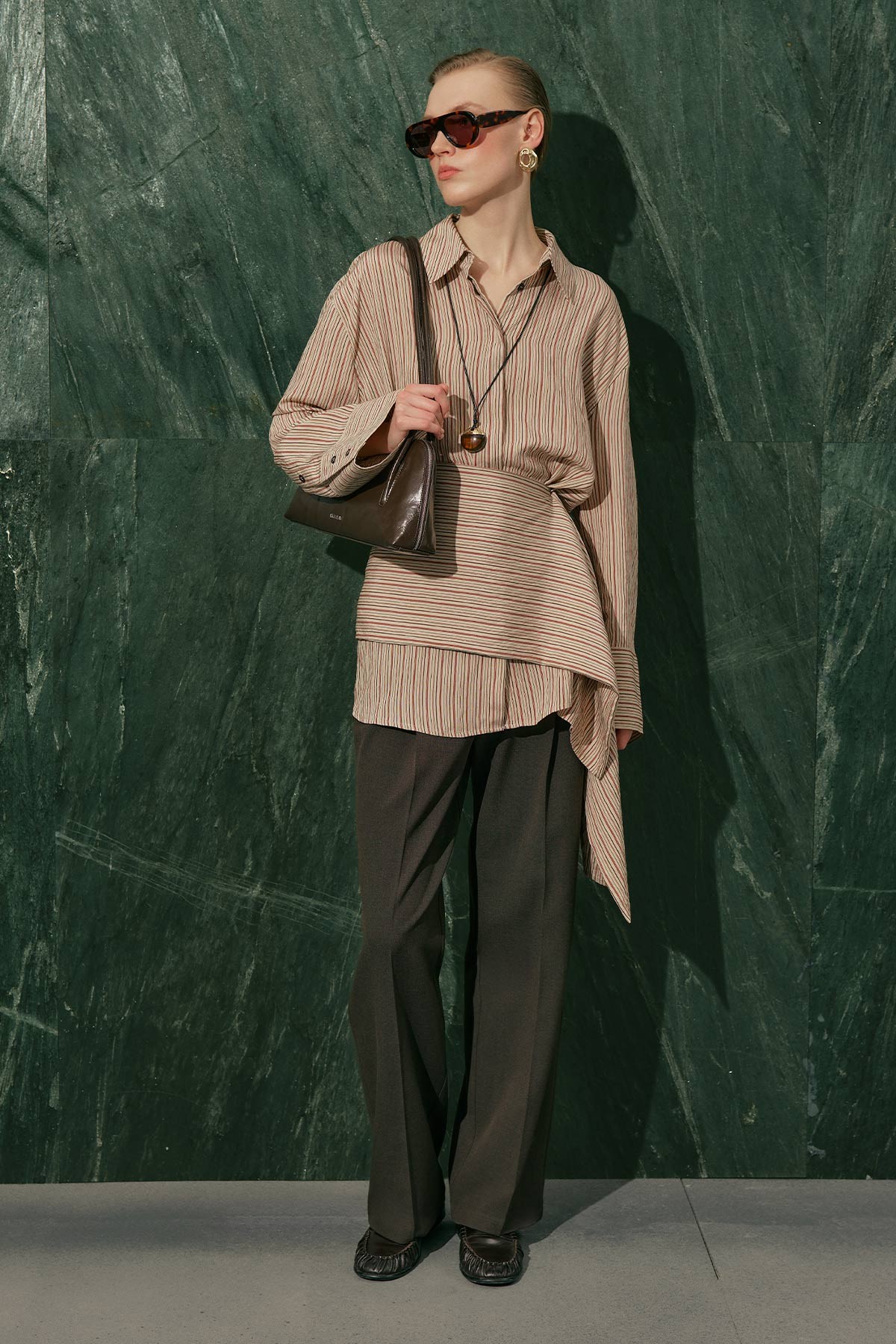 KEMER DETAYLI ÇİZGİLİ GÖMLEK KİREMİT