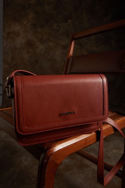 KAPAKLI OMUZ ÇANTASI TARÇIN 