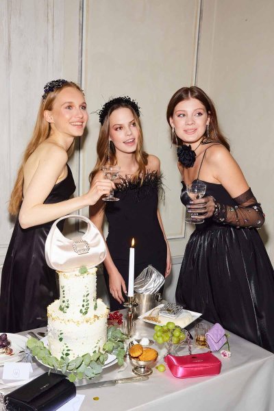 STRAPLEZ FEATHER DETAILED EVENING DRESS BLACK 