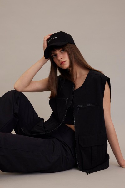 TEKNİK DETAYLI YELEK SİYAH 