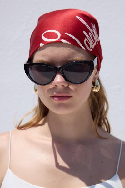 DESENLİ SATEN BOYUN FULARI RETRO WATCHERS-KIRMIZI 