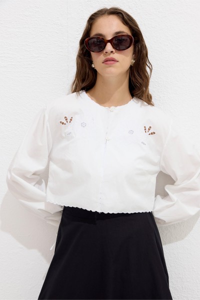 EMBROIDERED LACE-UP BLOUSE ECRU 