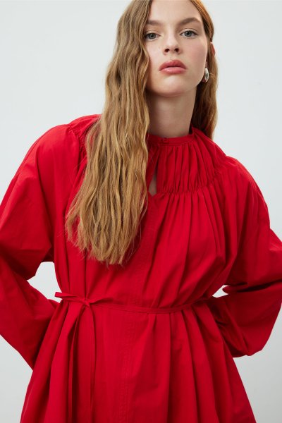 SHIRRED COLLAR TUNIC RED 