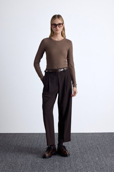 CLASSIC CUT PLEATED DETAILED TROUSERS BITTER BROWN 