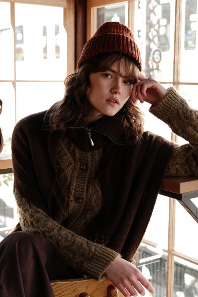 YÜKSEK YAKALI PELERİN ATKI ACI KAHVE 