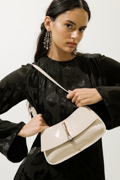 BUCKLE PATENT LEATHER BAG CREAM 