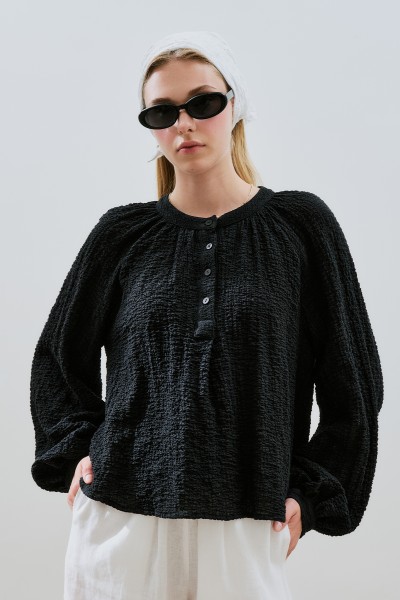 TEXTURED BUTTONED COLLAR BLOUSE BLACK 
