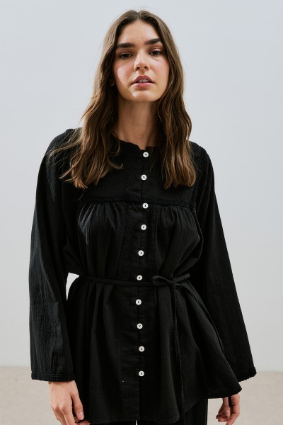 TEXTURED EMBROIDERED SHIRT IN BLACK 