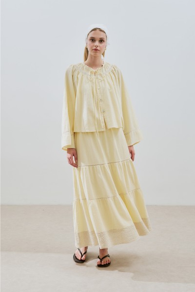 DOKULU İŞLEMELİ KISA BLUZ SARI 