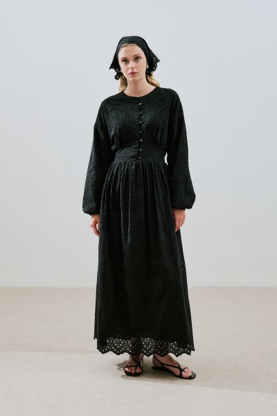 BRODE DÜĞMELİ ELBİSE SİYAH 