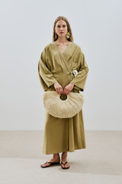 DOKULU KRUVAZE KAPAMALI ELBİSE HAKİ 