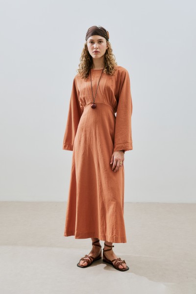 DOKULU ŞERİT DETAYLI ELBİSE TARÇIN 