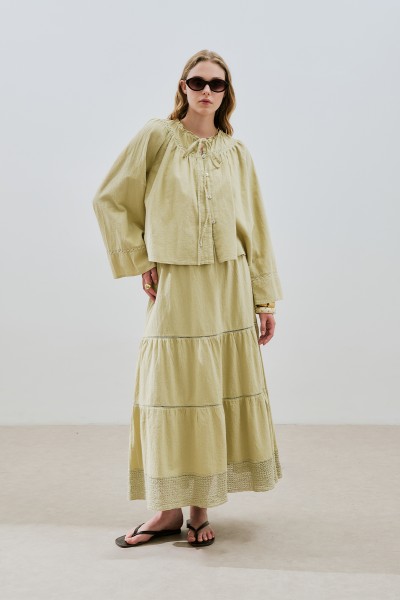 DOKULU İŞLEMELİ KISA BLUZ SOFT YEŞİL 