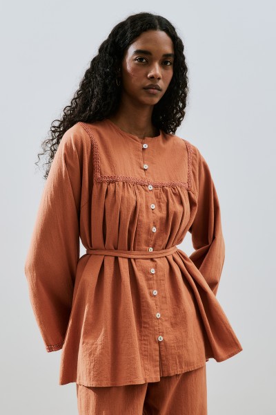 TEXTURED EMBROIDERED CINNAMON SHIRT 