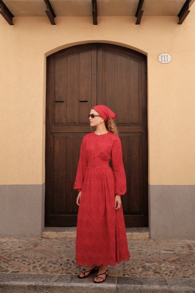 BRODE DÜĞMELİ ELBİSE KIRMIZI 