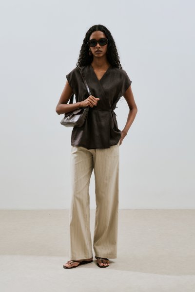 LINEN SLEEVELESS BLOUSE BITTER BROWN 