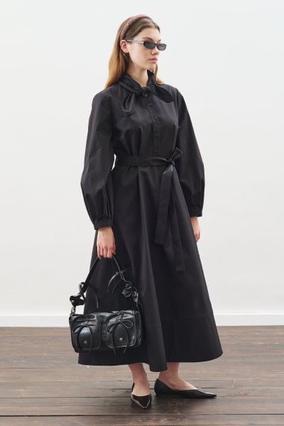 YAKASI BAĞLAMA DETAYLI ELBİSE SİYAH 