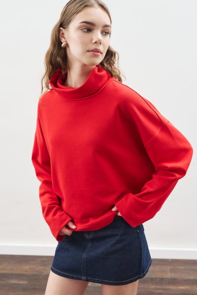 YÜKSEK YAKALI OVERSIZE SWEATSHIRT KIRMIZI 