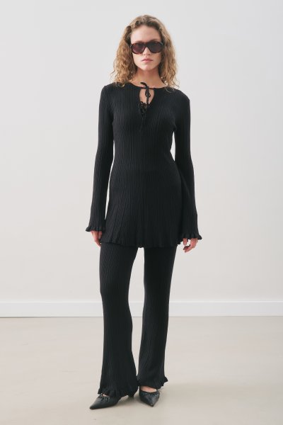 VOLANLI LASTİK ÖRGÜ TUNİK SİYAH 