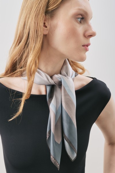 ATTERNED MEDIUM SIZE SATIN SCARF GEMMA INDIGO 