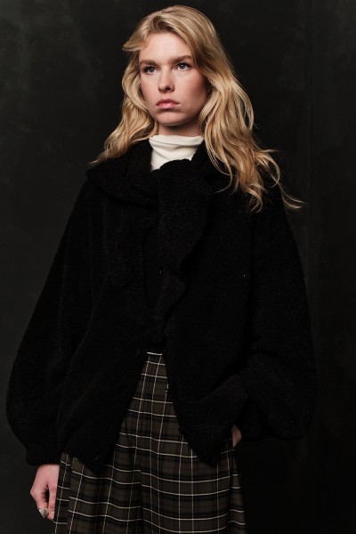 SOFT DOKULU DÜĞMELİ HIRKA SİYAH 