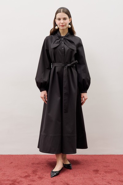 YAKASI BAĞLAMA DETAYLI ELBİSE SİYAH 