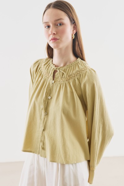 TEXTURED EMBROIDERED SHORT BLOUSE SOFT GREEN