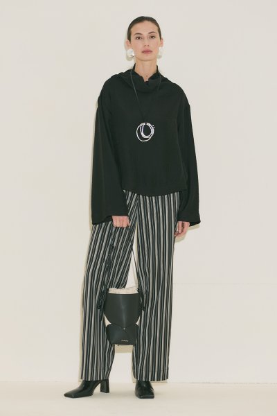 DOKULU DÖKÜMLÜ BLUZ SİYAH 