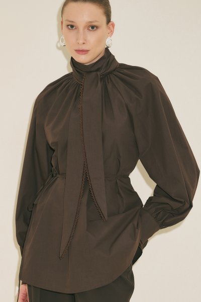 BAĞLAMA YAKA BLUZ KAHVERENGİ 