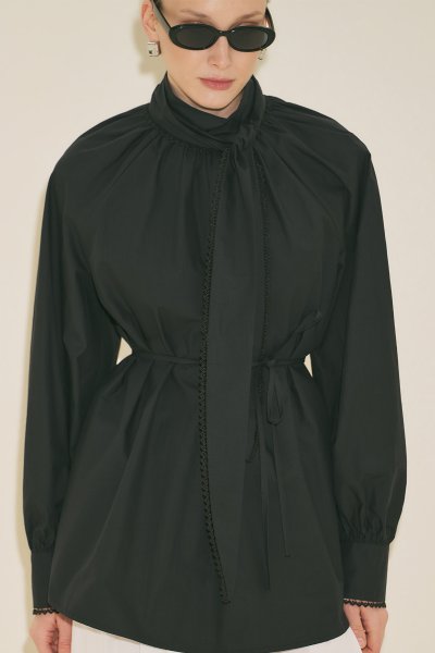 BAĞLAMA YAKA BLUZ SİYAH 