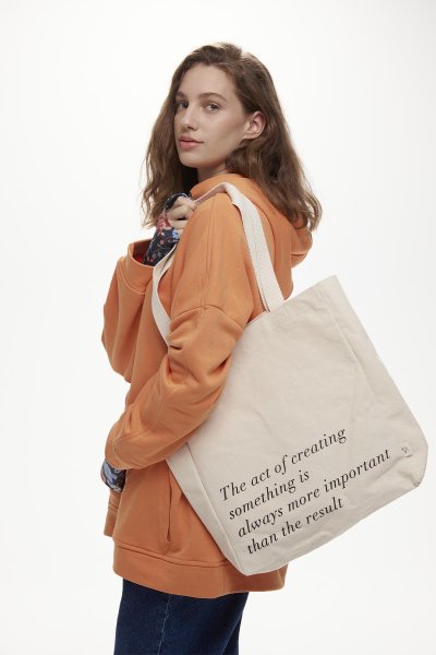 BASKILI KÖRÜKLÜ BEZ ÇANTA THE ACT 