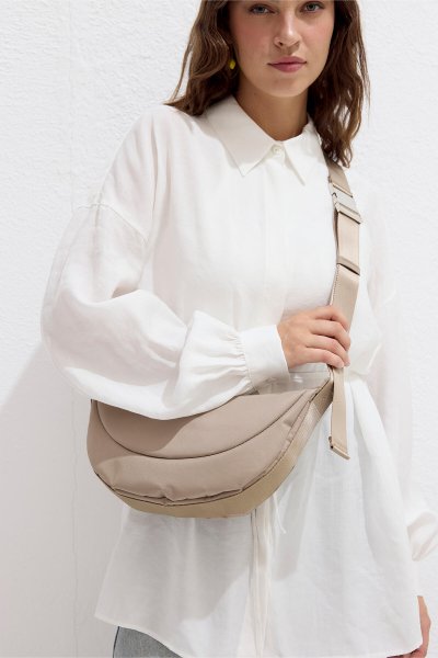 LEXA METAL BUCKLE CROSSBODY BAG SAND 