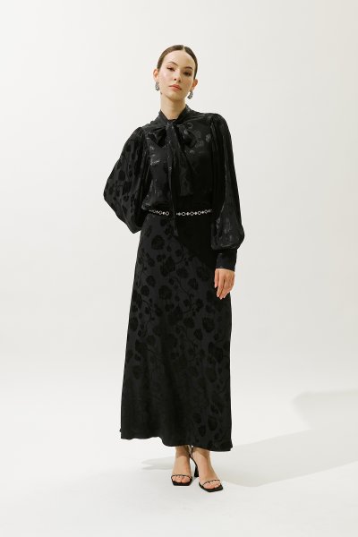 JAKARLI SATEN ETEK SİYAH 