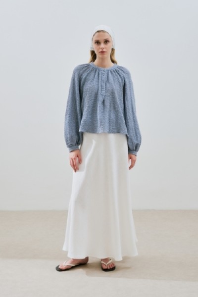 DOKULU YAKASI DÜĞMELİ BLUZ MAVİ 