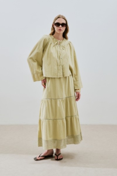 DOKULU İŞLEMELİ KISA BLUZ SOFT YEŞİL 