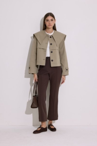 WIDE COLLAR SHORT TRENCH COAT IN GREEN 