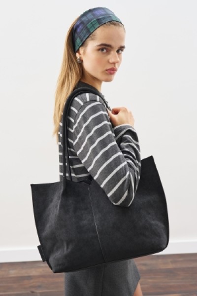 SUEDE MOMO BAG BLACK 