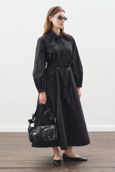 YAKASI BAĞLAMA DETAYLI ELBİSE SİYAH 