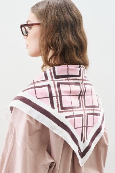 DESENLİ ORTA BOY SATEN FULAR ELAYA 