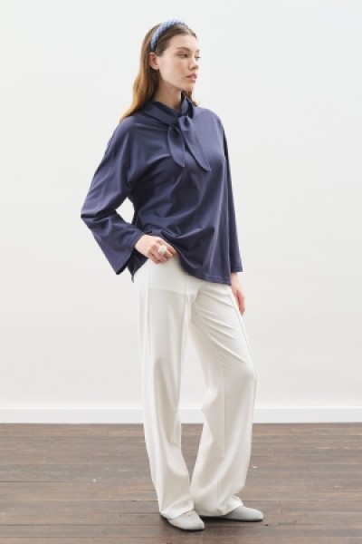 YÜKSEK YAKA BAĞLAMALI BLUZ LACİVERT 