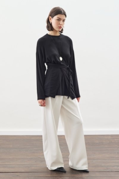 BELİ BAĞLAMA TASARIMLI BLUZ SİYAH 