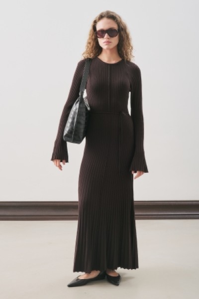 KLOŞ ETEKLİ LASTİK ÖRGÜ ELBİSE KAHVERENGİ 