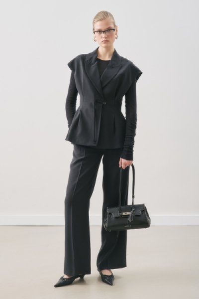 FLOWING TENCEL BELT VEST BLACK 