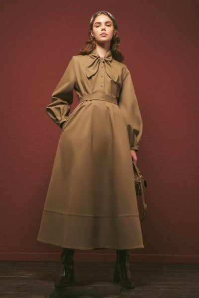 YAKASI BAĞLAMA DETAYLI ELBİSE HAKİ 