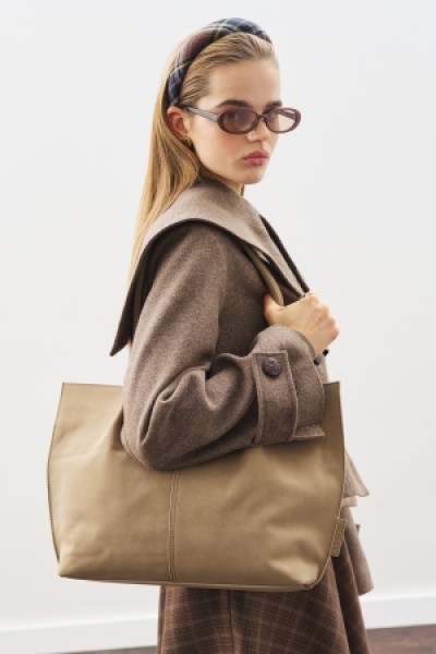 SUEDE MOMO BAG FAWN 
